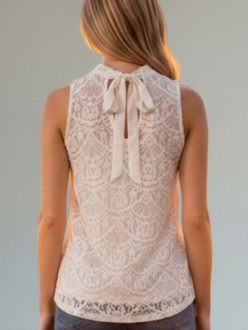 NWT CHLOE K Sleeveless Lace Mock-Neck Camisole in Ivory - Picture 2 of 6
